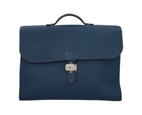 HERMÈS Aktentasche 'SAC À DÉPECHES 40'. Klassisches Modell in Dunkelblau aus genarbtem Leder mit blauem Innenleben und silber