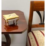 Limoges Dose, Deckel bemalt, Libelle und Blumen, signiert G. Rosier