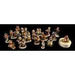 Goebel / Hummel Konvolut 18 Figuren und Dose Musiker, bis zu 16cm hoch, tlw älter