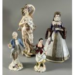 Konvolut 4 Porzellanfiguren, darunter Dresden, Sitzendorf und weitere von ca. 16,5 bis 31cm Höhe.