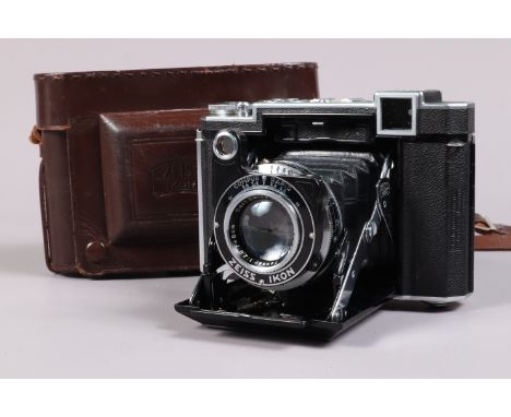 A Zeiss Ikon Super Ikonta B 532/16 Rangefinder Folding Camera, serial no F2182, format 6 x 6cm on 120 roll film, body VG, Com