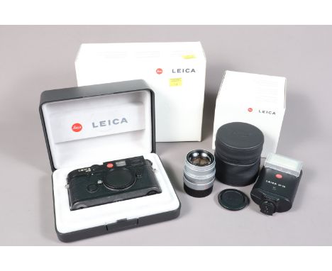 A Leica M6 TTL 0.58 Camera, black, serial no 2683333, 2000, shutter working, meter responsive, viewfinder clear, rangefinder 