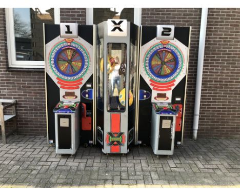 Wahlap Tech X Prize ticket/prize redemption game for two separate players. If the prize is won it can be manually chosen from