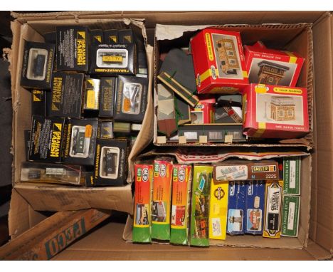 A quantity of mostly 'N' gauge train related items, including control units, a Heljan plastic model engine house, a Hornby Mi