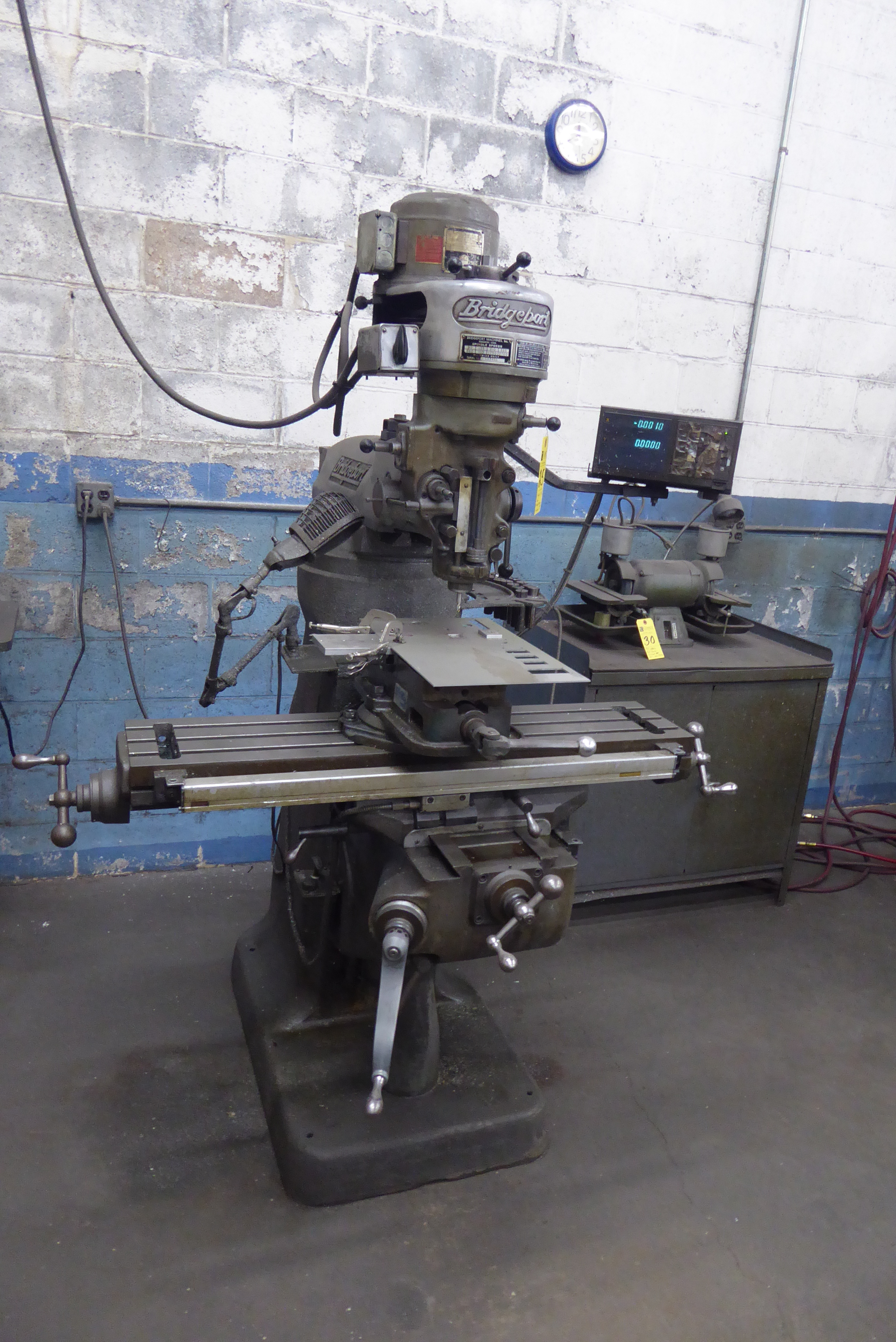 Bridgeport Milling Machine w/Vise, s/n J197680