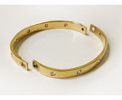 18CT GOLD &amp; DIAMOND BANGLE A/F - NEEDS REPAIR - 26.2 GRAMS