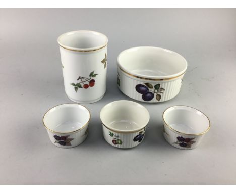 ROYAL WORCESTER 'EVESHAM' DINNER SERVICE, including serving dishes, sauce boat, plates and bowls