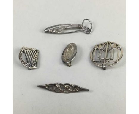 SILVER HARP MOTIF BROOCH, along with four other silver brooches (5)