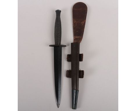 Post WW2 British 3rd Pattern Fairbairn Sykes FS Commando Knife, standard model type with a WW2 period leather scabbard. Blade