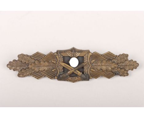 WW2 German Army / Waffen-SS Close Combat Clasp in Bronze by AGMuK, Gablonz, zinc construction with integral hinge and crimped