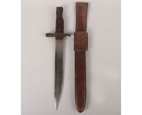Canadian Ross Rifle Bayonet Mk2, two piece wooden grips, steel pommel, cross guard and muzzle ring. Housed in leather Mk2 typ