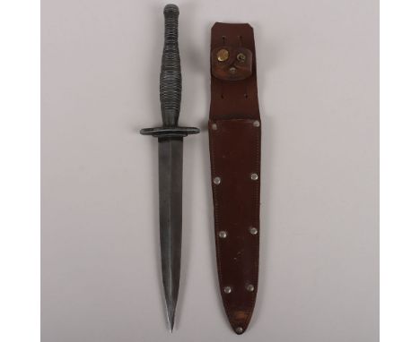British Fairbairn Sykes FS Commando Knife in the USMC Style, with one piece alloy ribbed hilt. Double edged stiletto type unm