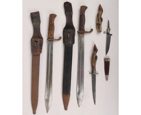 WW1 German Mauser 98/05 Bayonet, with two piece grips, housed in leather and steel mounted scabbard with leather bayonet frog