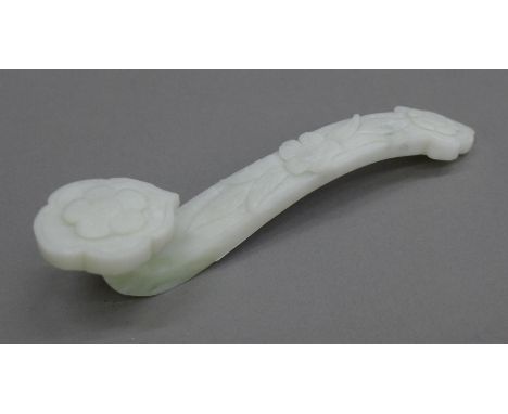 A white jade ruyi sceptre. 16 cm long.