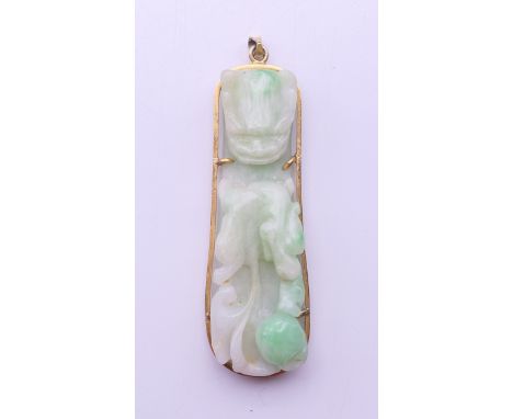 An 18 ct gold mounted Chinese jade belt hook formed as a pendant with gilt metal suspension loop.  5.5 cm high excluding susp