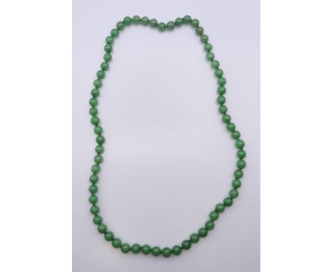 A string of jade beads. 82 cm long.