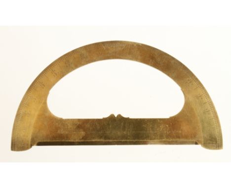 An early 6 1/2" French brass protractor with decorated bar and engraved L'ing'r (engineer) Chevalier Opticiendu Roi Place du 