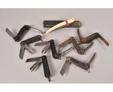A collection of War Period Jack Knives, including S.S.P, Venture, Viscount and more, plus a cut throat razor (parcel), no pos