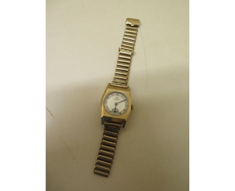 A 9ct yellow gold manual wind wristwatch on a gold plated strap - case is 25mm wide - total approx weight 28 grams - dial goo