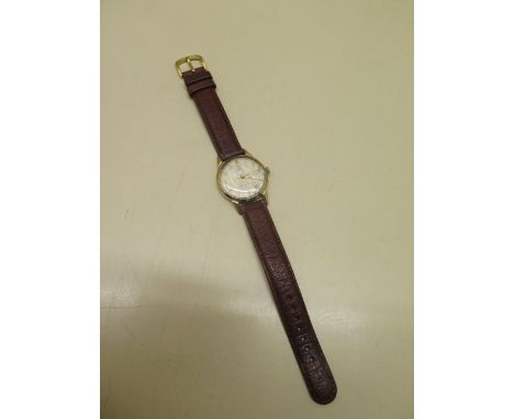 A vintage 9ct gold presentation Tudor Royal manual wind gents wristwatch - case 32mm - in good condition and running order 