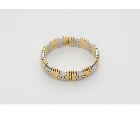 Bicolor-Armreif "Parentesi"18 kt Gelbgold, Stahl. Offener flexibler Reif mit zweifarbigem Reliefmuster. Gestempelt: Italienis