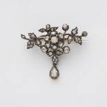 Blütenzweigbrosche mit Diamanten