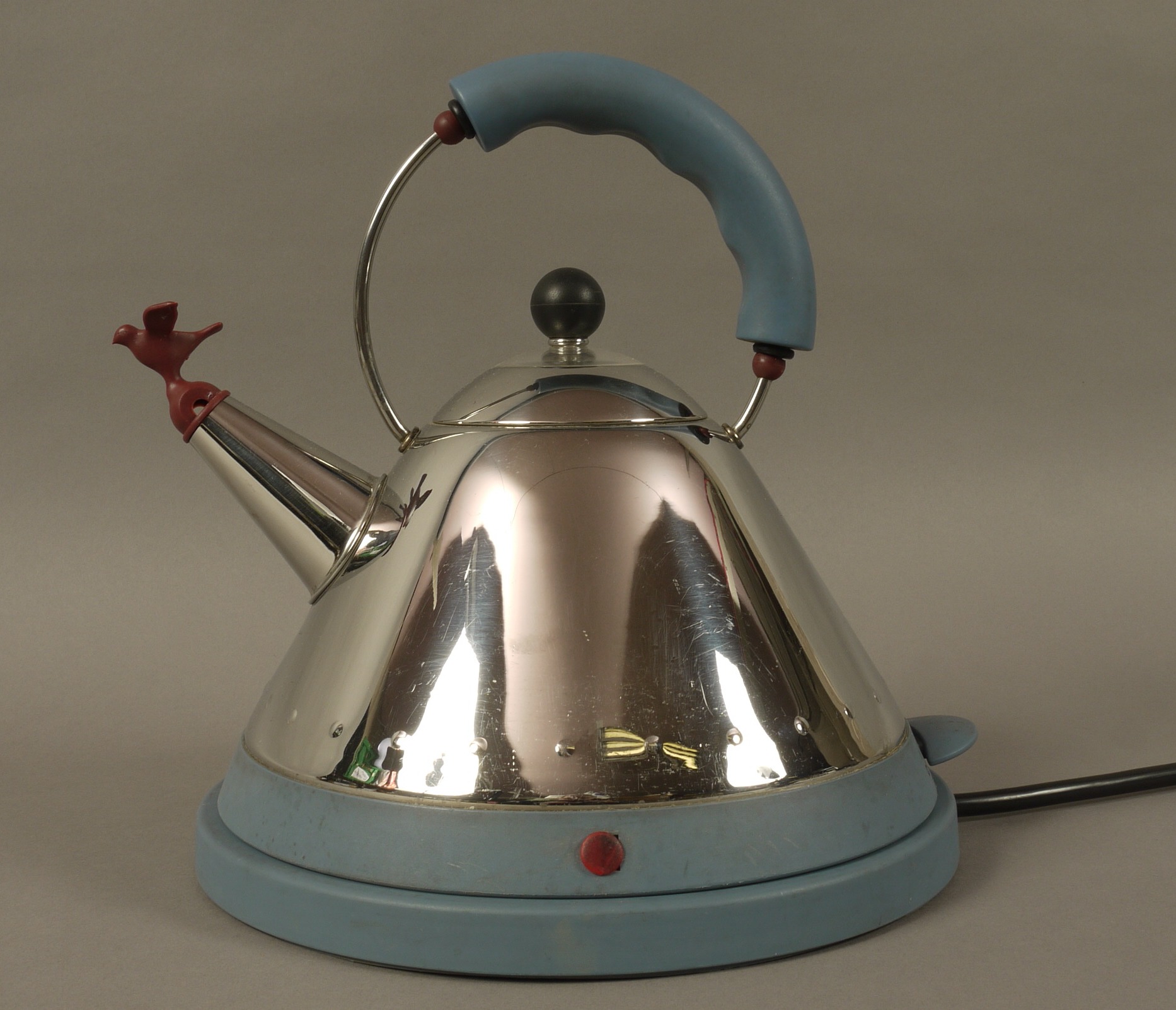 An Alessi model MG32 electric kettle, blue plastic base and conforming