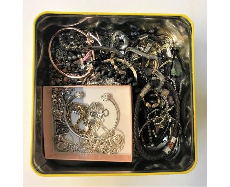 SELECTION OF SILVER AND OTHER COSTUME JEWELLERYincluding a silver cross pendant on silver chain, a silver bangle with paste s