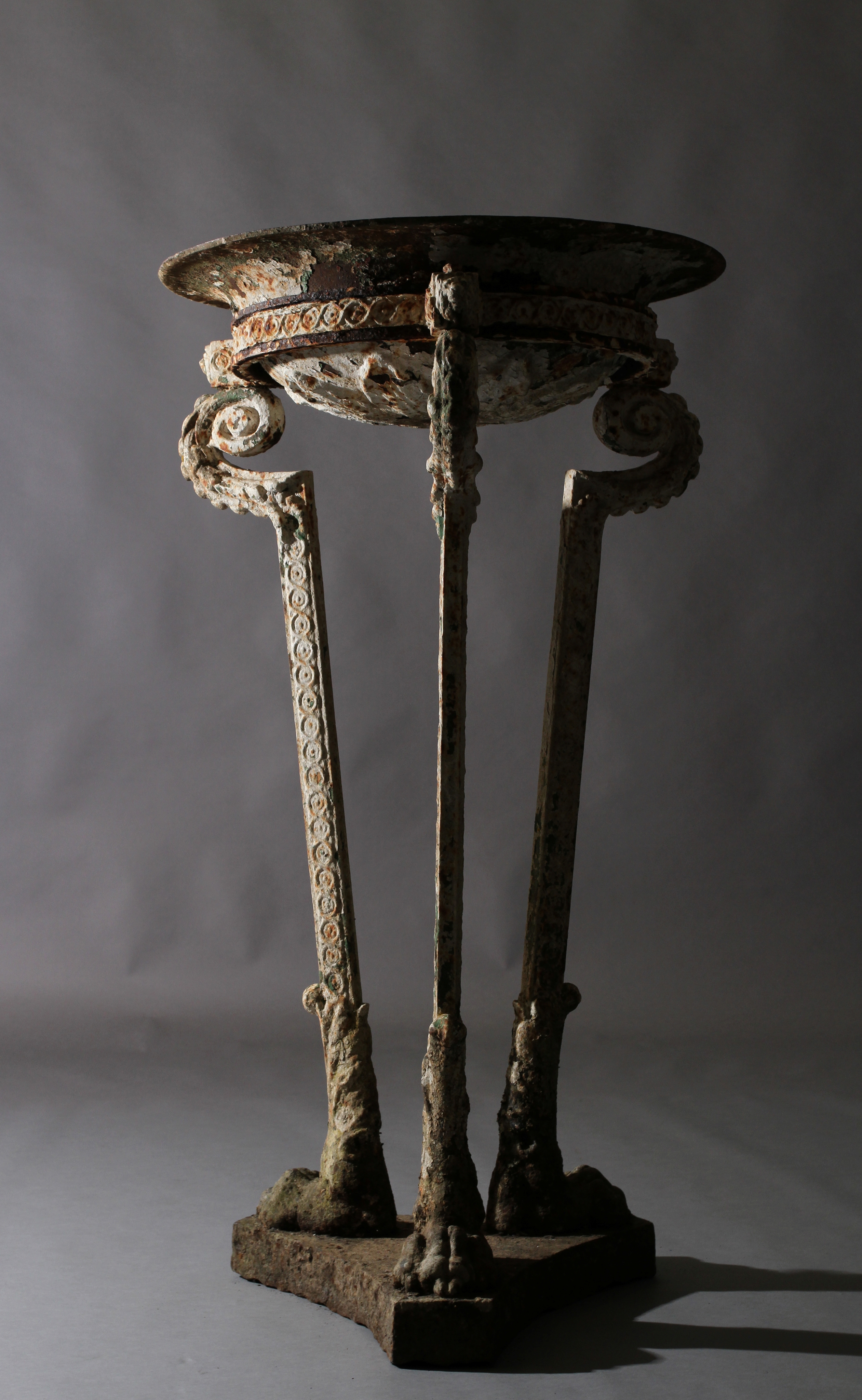 A LARGE VICTORIAN CAST IRON BRAZIER, the removable circular shallow