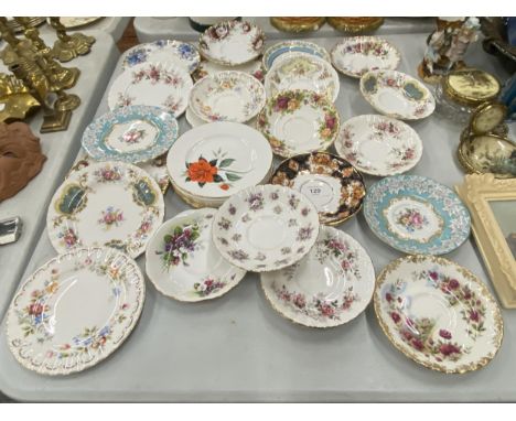 A LARGE QUANTITY OF ROYAL ALBERT REPLACEMENT TEA PLATES AND SAUCERS TO INCLUDE HEIRLOOM, JUBILEE ROSE, MOONLIGHT ROSE, ENCHAN