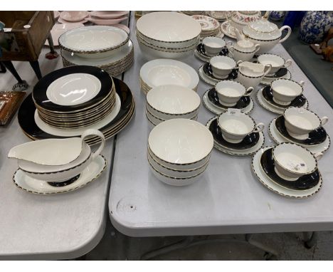 A LARGE COLLECTION OF WEDGWOOD BARBARA BARRY CURTAIN CALL TO INCLUDE DINNER PLATES, TEAPOT, CUPS, SAUCERS, SERVING BOWLS, ETC