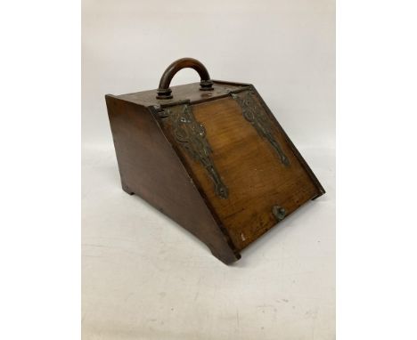 A VINTAGE MAHOGANY PURDONIUM WITH BRASS FITTINGS
