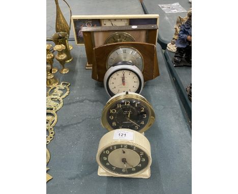 A COLLECTION OF VINTAGE CLOCKS TO INCLUDE A PAICO CLOCK WITH BALLERINA ART, METAMEC MANTEL CLOCK, ETC.,
