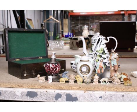 A MIXED LOT TO INCLUDE AN ABSTRACT TEAPOT, SUGAR BOWL AND CREAM JUG, A QUANTITY OF WADE WHIMSIES, THIMBLES, CERAMICS, A VINTA