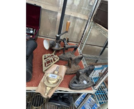 AN ASSORTMENT OF VINTAGE ITEMS TO INCLUDE THREE FLAT IRONS AND A MINCER ETC