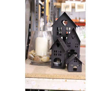 A COLLECTION OF CANDLE/TEA LIGHT HOLDERS TO INCLUDE GLASS VASE WITH PEBBLES, FOUR GRADUATED METAL TEALIGHT HOUSES ETC.
