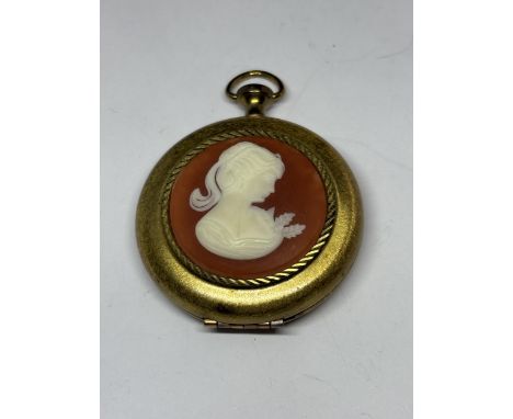 A VINTAGE CAMEO COMPACT PENDANT