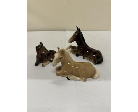 THREE CERAMIC FIGURINES OF LYING DOWN FOALS, STUDIO SZEILER EXAMPLE A/F