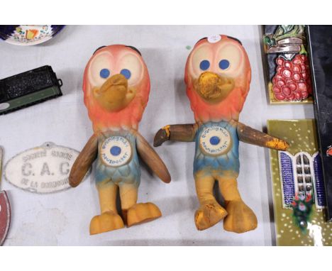 A PAIR OF VINTAGE EVENING MAIL 'NEWSPECKER' BENDY TOY WOODPECKERS, HEIGHT 25CM