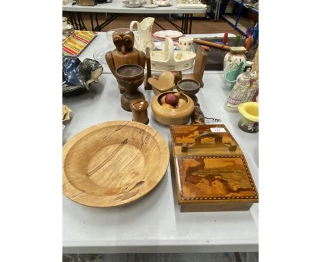 A QUANTITY OF TREEN ITEMS TO INCLUDE BOOKENDS, SORRENTO SYTLE WOODEN BOX, OWL FIGURE, CORKSCREW, ETC.,