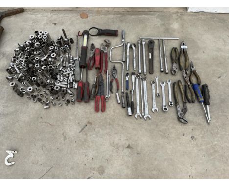 A LARGE ASSORTMENT OF TOOLS TO INCLUDE SNAP ON AND BLUE POINT SPANNERS, SOCKETS AND PLIERS ETC