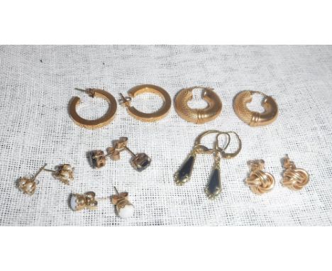 A COLLECTION OF 9CT YELLOW GOLD EARRINGS including a pair of opal studs and gold hoop earrings