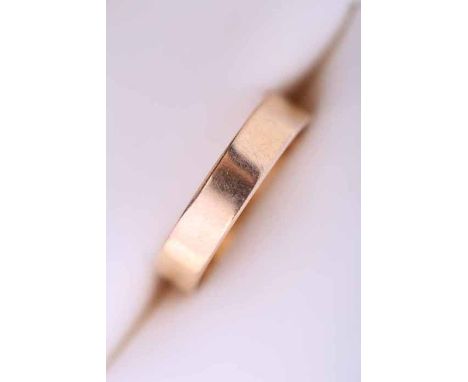 EIGHTEEN CARAT GOLD WEDDING BAND
marked for eighteen carat gold, size Q-R, 4.4gms


