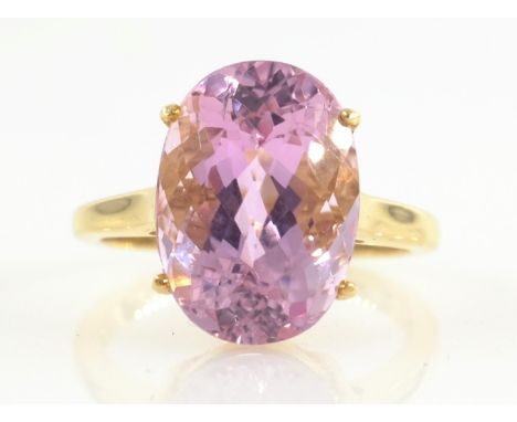 Oval single stone kunzite gold ring hallmarked 14ct Condition Report Approx 4gm size N. Diameter of the stone = 1.4cm x 1cm