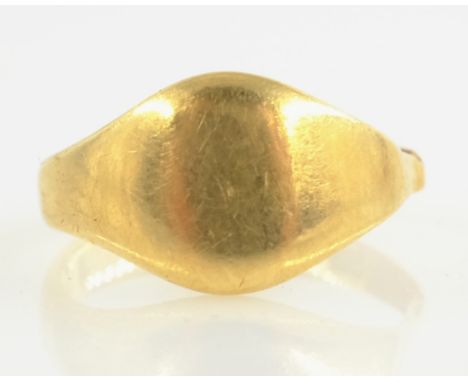 Gold signet ring stamped 18 approx 2.7gm   Condition Report   Click here for further images, condition, auction times & deliv