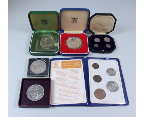 A Collection of 20th Century English Coinage, including - a set of 1907 maundy money, a silver Crown commemorating Elizabeth 