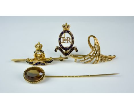 A Mixed Bag of 9ct Gold, Modern, comprising - an enamel sweetheart brooch for Royal Horse Artillery, an enamel bar sweetheart