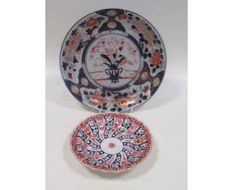 An 18th century Worcester 'Queen Charlotte' pattern plate and a Japanese Imari plate, 18th century