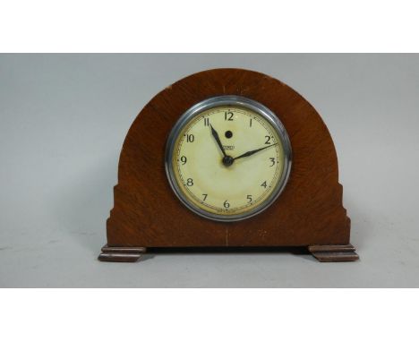 A Vintage Oak Cased Temco Mantle Clock by the Telephone Manufacturing Co. Ltd, 15cm High 