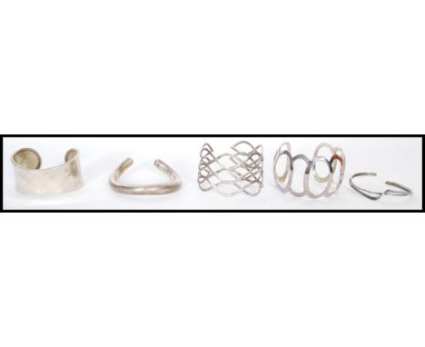 A selection of silver bangle cuffs to include pierced decoration and others. Please see images for details. Total weight 122g